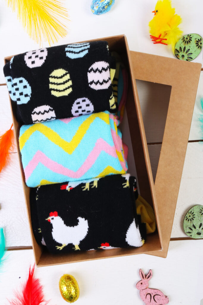 CHICKEN MOM gift box containing 3 pairs of socks