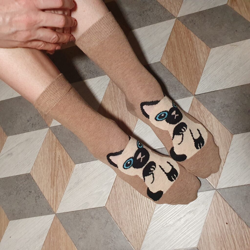 Женские хлопковые носки бежевого цвета с изображением милого котика KITTY