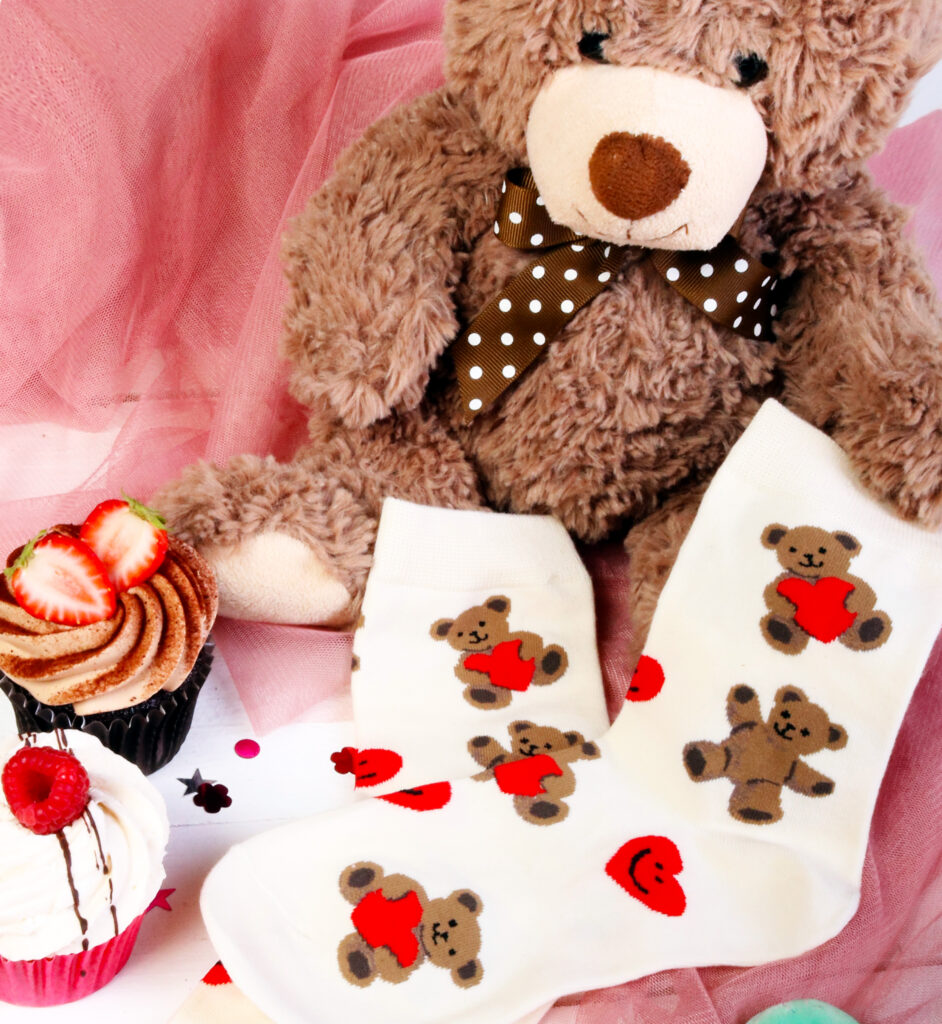 Женские хлопковые носки белого цвета с изображением очаровательных медвежат и сердечек MAARIKA на день плюшевых медведей