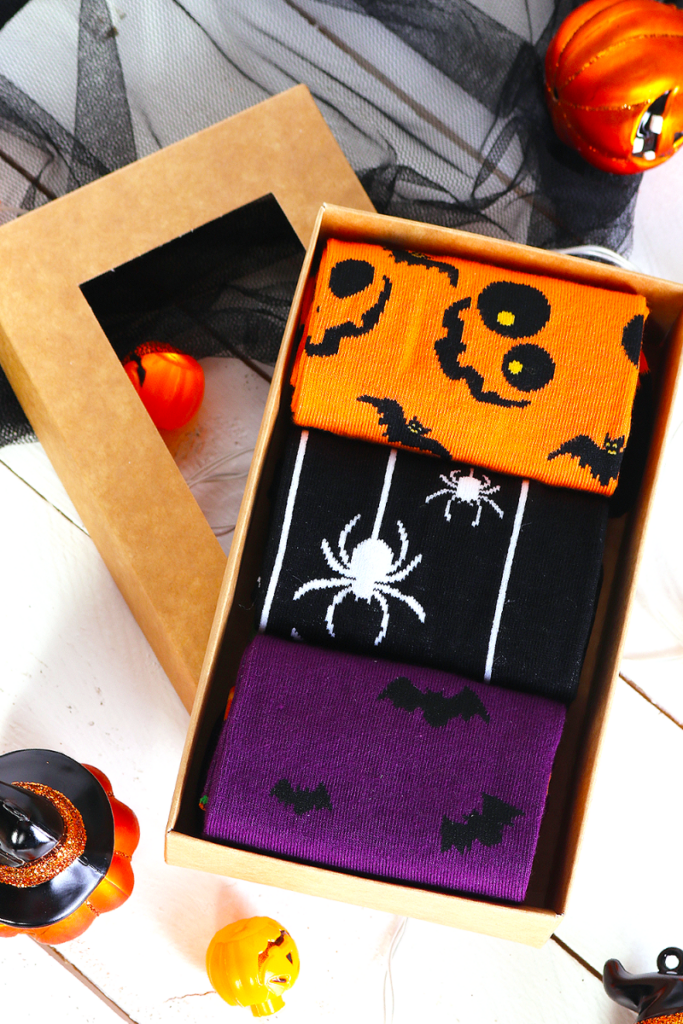 Halloween gift box FLYING BAT with 3 pairs