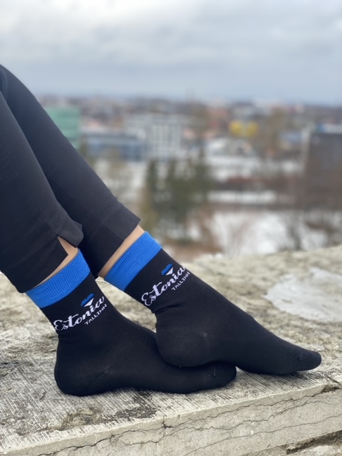 Хлопковые носки черного цвета с надписью Эстония