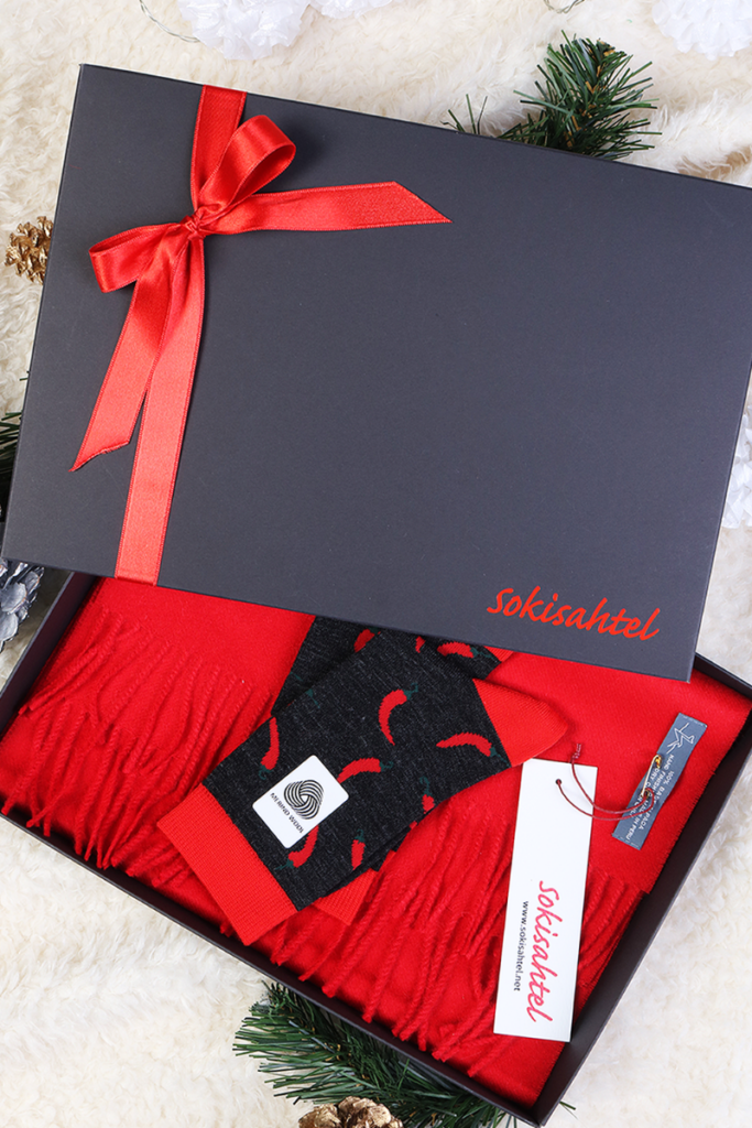 Подарочный комплект из шерстяных носков PEPPER и шарфа красного цвета из шерсти альпака