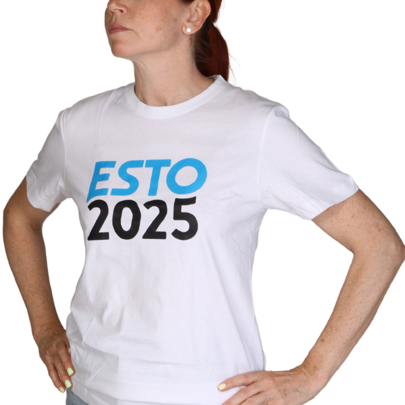 Valge puuvillane T-särk ESTO 2025 logoga