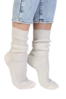 Тёплые блестящие носки белого цвета из шерсти альпака ALPAKAVILLASED | Sokisahtel