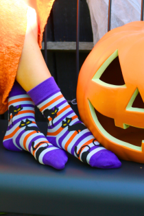 triibulised kassidega halloweeni sokid