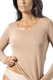Женская блузка бежевого цвета из качественной модальной ткани с добавлением кашемира CASHMERE | Sokisahtel