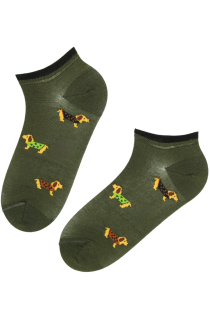 Хлопковые укороченные (спортивные) носки зелёного цвета c собаками породы такса DOXIE | Sokisahtel
