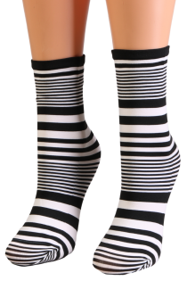 Хлопковые носки чёрно-белого цвета с полосатым узором EMILIA | Sokisahtel