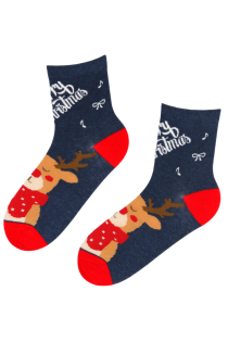 Хлопковые носки тёмно-синего цвета с изображением милого северного оленёнка в праздничной тематике и надписью ESTHER | Sokisahtel