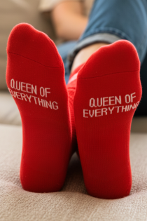 QUEEN OF EVERYTHING punased meriinovillased sokid | Sokisahtel