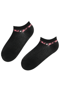 Хлопковые укороченные (спортивные) носки чёрного цвета с розовой леопардовой кромкой FREYA | Sokisahtel