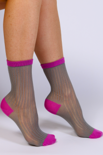 Фантазийные носки графитового цвета с сетчатым узором GAJA | Sokisahtel