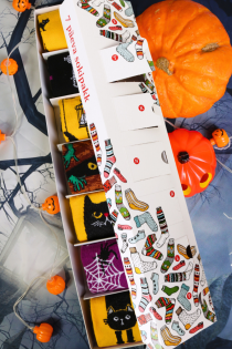 HALLOWEEN surprise box with 7 pairs of socks for weekday | Sokisahtel