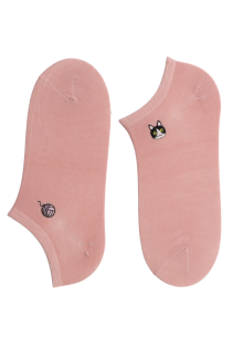Хлопковые укороченные (спортивные) носки розового цвета с миниатюрным изображением кошачьей мордочки и пряжи PLAYCAT | Sokisahtel
