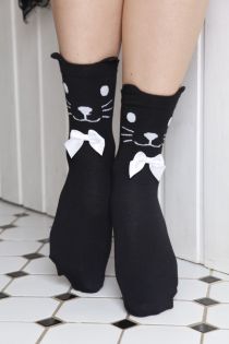 Детские носки черного цвета из вискозы с изображением кошачьей мордочки и бантиком KITKAT | Sokisahtel