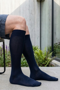 Мужские хлопковые гольфы KRISS темно-синего цвета | Sokisahtel