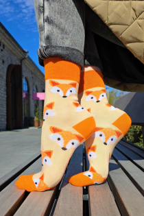 Хлопковые носки оранжевого цвета с лисьими мордочками KYLAN | Sokisahtel