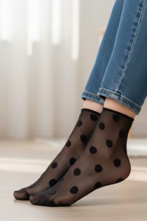 KYLIE musta värvi täpilised õhukesed sokid | Sokisahtel