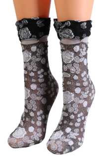 Тонкие фантазийные носки в чёрно-белой гамме с цветочным узором LAUREL | Sokisahtel