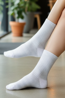 MARCIANO valged sädeleva mustriga sokid | Sokisahtel