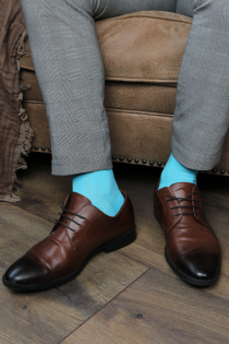 Костюмные носки из вискозы лазурного цвета с узором в мелкую крапинку MARCO | Sokisahtel