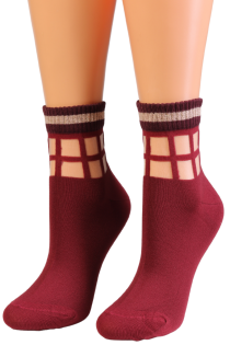 MARLEY red socks with a sparkly edge | Sokisahtel