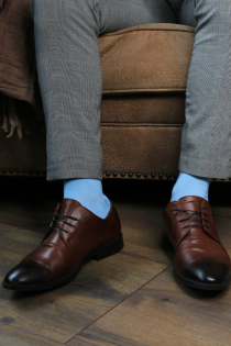 Костюмные носки из вискозы голубого цвета в лаконичном стиле MARLON | Sokisahtel