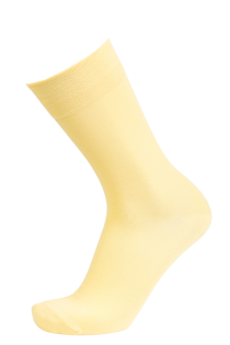 Костюмные носки из вискозы светло-жёлтого цвета в лаконичном стиле MARLON | Sokisahtel