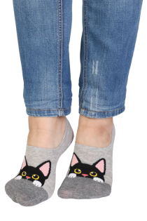 Женские хлопковые носки-следки серого цвета с изображением милого затаившегося котёнка MILO | Sokisahtel