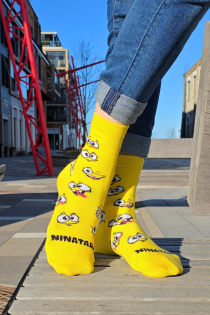 Хлопковые носки жёлтого цвета с уморительными мордашками NINATARK | Sokisahtel