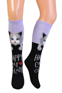 Lastele mõeldud puuvillased põlvikud, millel on musta värvi alaosas tekst "HAPPY CAT LADY" ja kassipildid, lilla ülaosa.