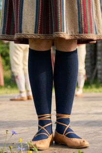 Хлопковые гольфы KRISS темно-синего цвета | Sokisahtel