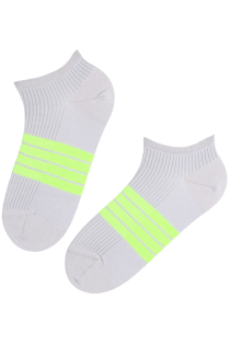 Хлопковые укороченные (спортивные) носки серого цвета с неоново-жёлтыми полосками RICCO | Sokisahtel