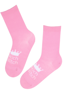 Хлопковые носки розового цвета с провокационной надписью RICH BITCH | Sokisahtel