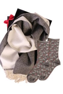 Подарочный комплект из шерстяных носков WONDERLAND и шарфа серо-белого цвета из шерсти альпака для женщин | Sokisahtel