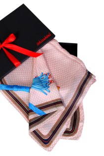 Шейный платок в светло-розовых тонах с элегантным узором в виде ремней и цепей SCARF | Sokisahtel