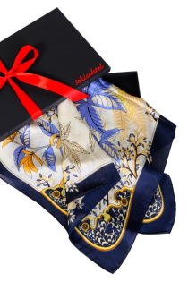 Шейный платок кремово-белого цвета с элегантным цветочным узором в синих тонах SCARF | Sokisahtel