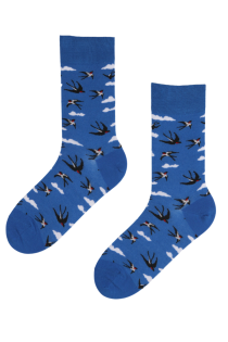 Мужские носки небесно-голубого цвета с изображением ласточек SKY | Sokisahtel