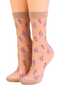 Женские тонкие фантазийные носки бежевого цвета с цветочным узором фиолетового оттенка ARINA | Sokisahtel