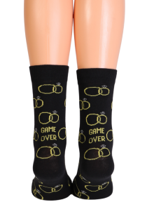 Хлопковые носки черного цвета с изображением обручальных колец и с надписью GAME OVER (конец игры) | Sokisahtel