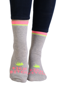 Женские хлопковые носки серого цвета с веселой надписью RICH BITCH | Sokisahtel