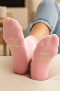 QUEEN WITH STANDARDS roosad meriinovillased sokid | Sokisahtel