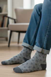 TARMO hallid rombimustriga puuvillased sokid | Sokisahtel