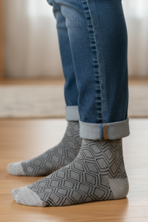 TARMO helehallid rombimustriga puuvillased sokid | Sokisahtel