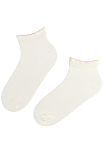 Хлопковые укороченные (спортивные) носки алебастрового цвета с блестящей кромкой TESSA | Sokisahtel