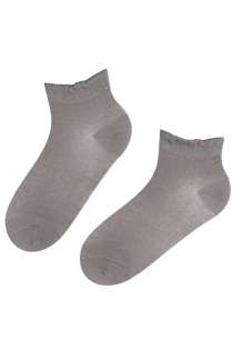 Хлопковые укороченные (спортивные) носки серовато-бежевого цвета с блестящей кромкой TESSA | Sokisahtel