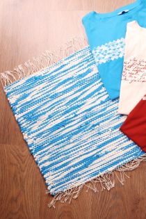 Blue and white rag rug made of Song Celebration T-shirts 45 x 52 cm | Sokisahtel