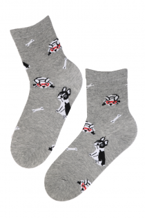 Женские хлопковые носки светло-серого цвета с изображением милых собачек и косточек WOOF | Sokisahtel