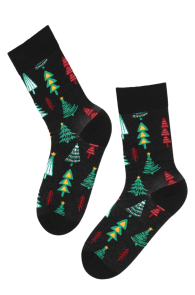 Хлопковые носки черного цвета в рождественской тематике с изображением разноцветных ёлочек UNDER TREE | Sokisahtel