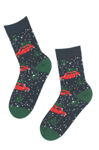 Хлопковые носки темно-синего цвета в рождественской тематике с изображением красной машины с ёлкой на крыше MIDNIGHT (полночь) | Sokisahtel